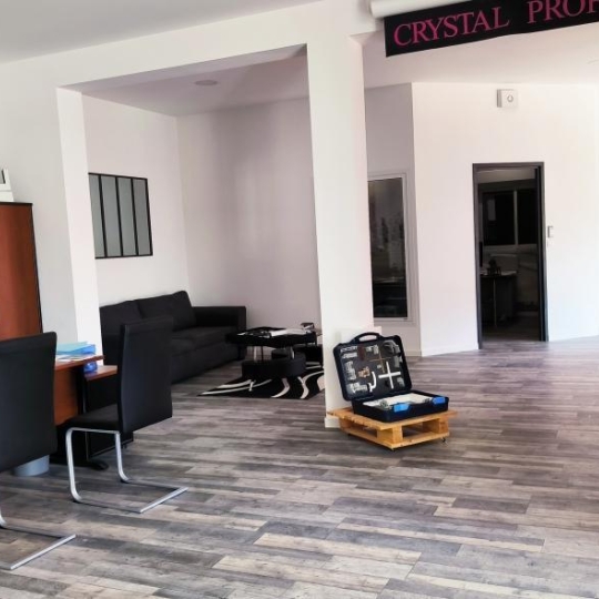  La Nerthe immobilier : Commerces | SAINT-MITRE-LES-REMPARTS (13920) | 220 m2 | 3 100 € 