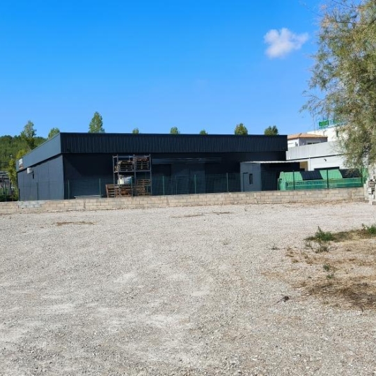  La Nerthe immobilier : Commerces | SAINT-MITRE-LES-REMPARTS (13920) | 220 m2 | 3 100 € 